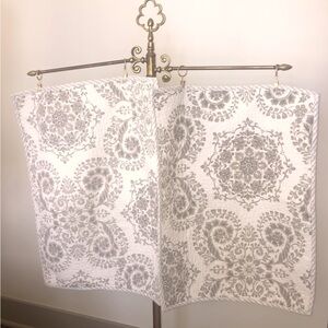 Croft & Barrow Set of 2 Standard Quilted Cotton pillow shams White Taupe Paisley